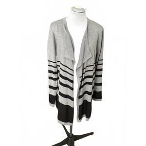 Gray & Black Striped Open-Front Cardigan – Size M 🩶🖤